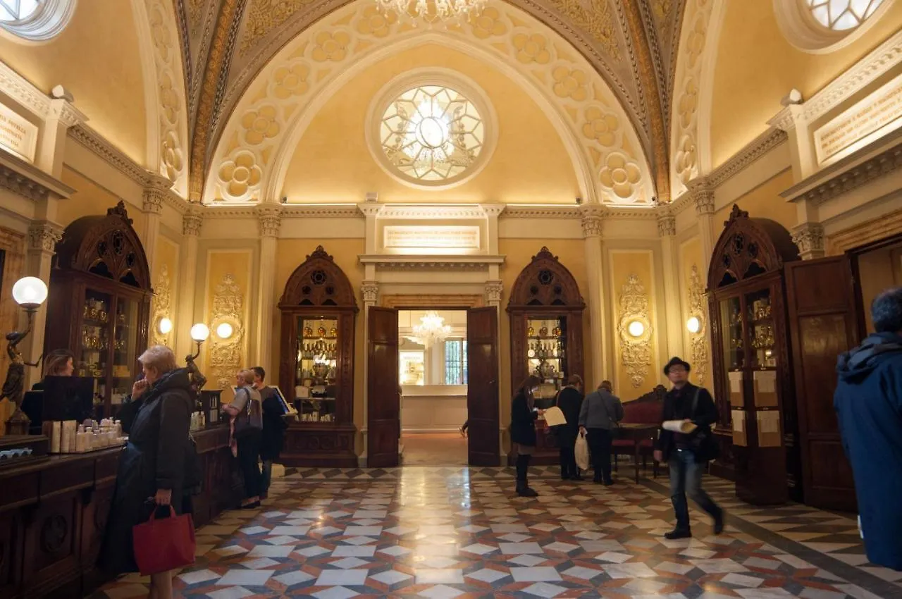 Crispi Guesthouse Florence 2*,  Italy